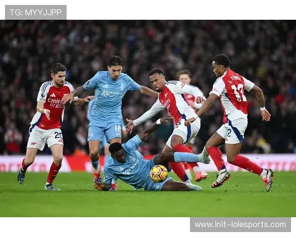 英超史上第三次打队友红牌出现，盖耶将面临三场停赛处罚